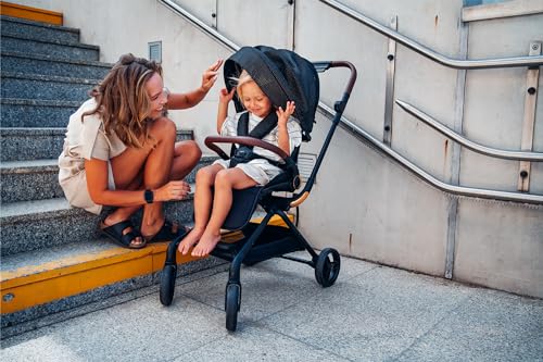 MoMi ADELLE Kinderwagen, klappbar mit 360° Sitz, bis 22 kg
