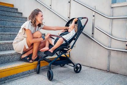 MoMi ADELLE Kinderwagen, klappbar mit 360° Sitz, bis 22 kg