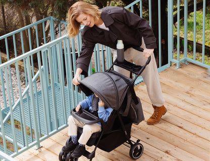 MoMi ISLA Buggy, leicht & faltbar, bis 15 kg, mit Liegefunktion, Schwarz